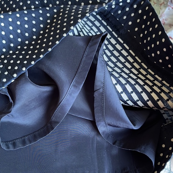 JCrew No.2 pencil skirt size 6p Navy and white polka dot pencil skirt. - Picture 7 of 7